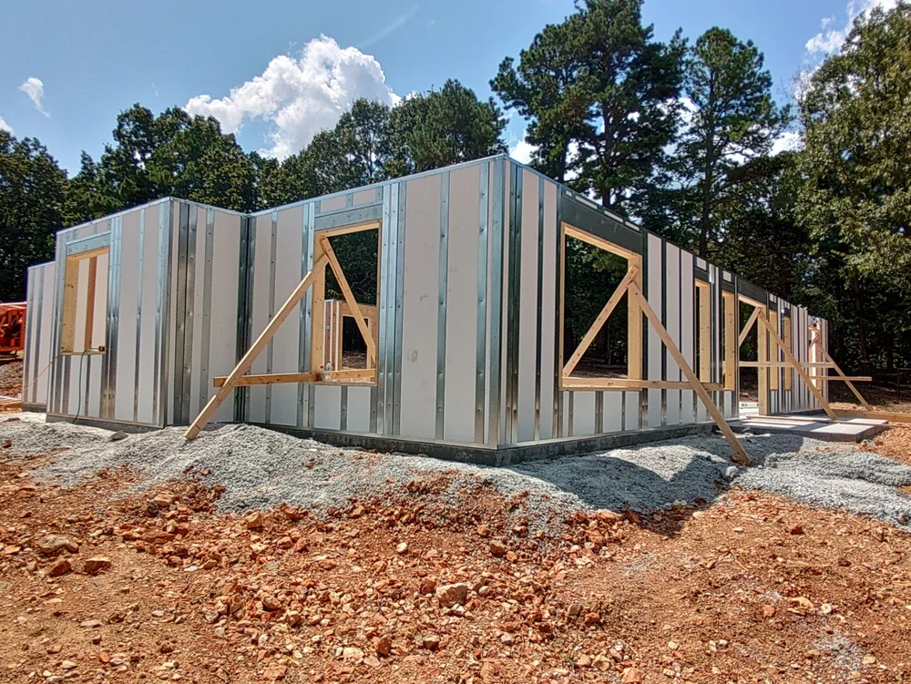 Long wall run braced and aligned